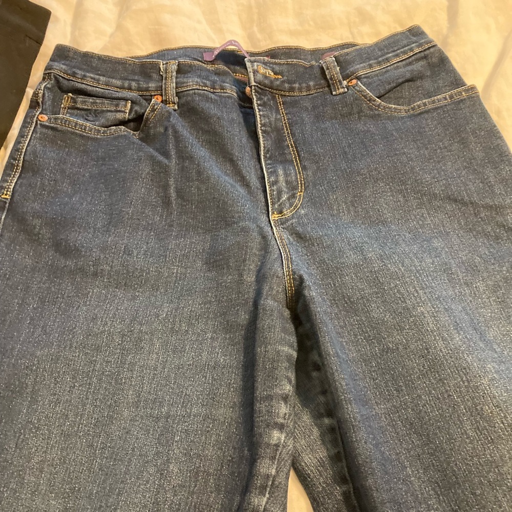 Straight leg Jeans. Size 14. Gloria Vanderbilt. Measurements in photos. EUC